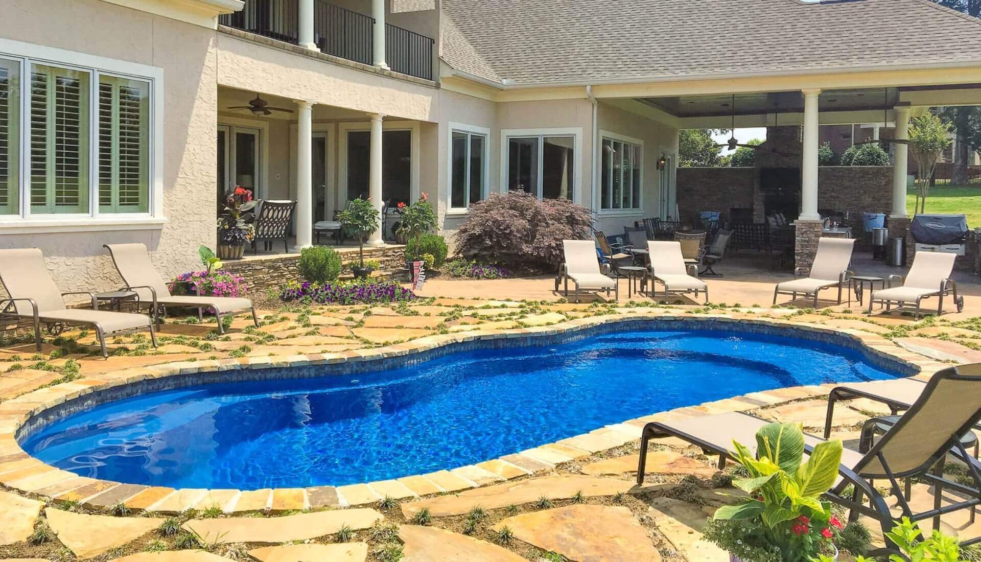 Why People Choose Fiberglass Pools in St. Louis